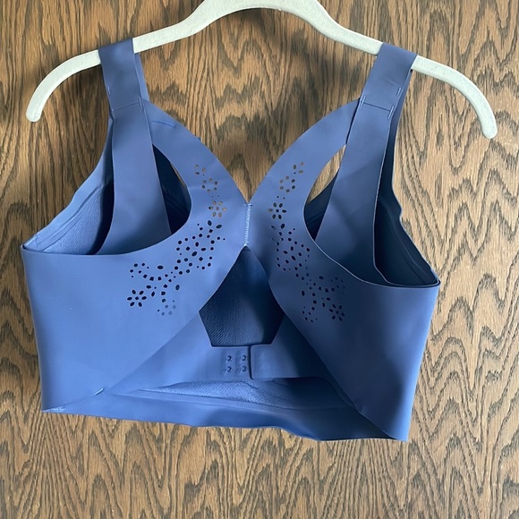 Victoria Secret Angel Max Sport Bra - Picture 3 of 3